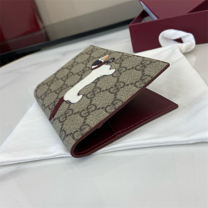 GUCCI 구찌 GG 디테일 여권지갑 810072 2024/신상