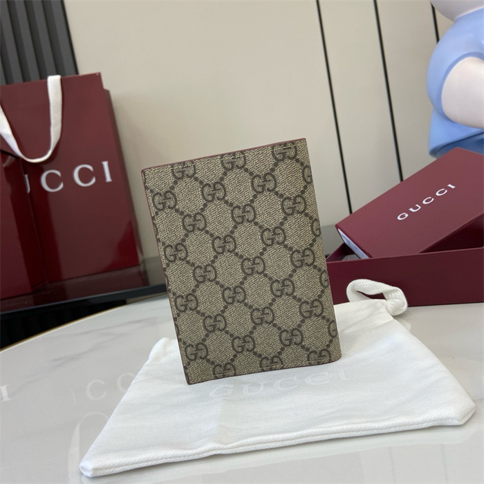 GUCCI 구찌 GG 디테일 여권지갑 810072 2024/신상