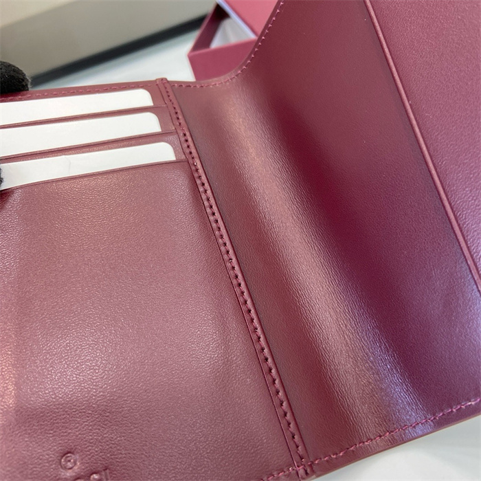 GUCCI 구찌 GG 디테일 여권지갑 810072 2024/신상