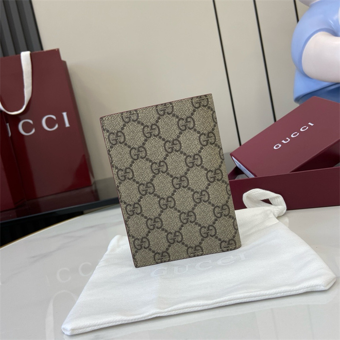 GUCCI 구찌 GG 디테일 여권지갑 810072 2024/신상