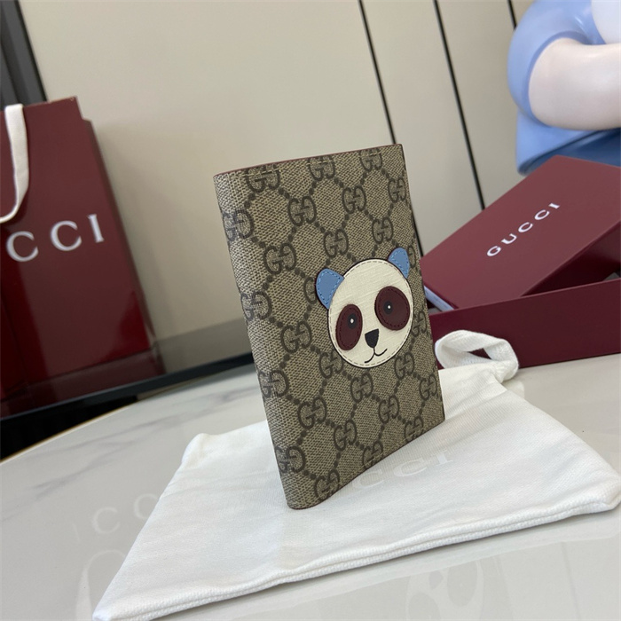 GUCCI 구찌 GG 디테일 여권지갑 810072 2024/신상