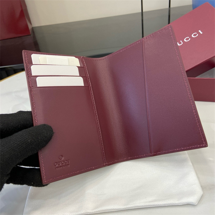 GUCCI 구찌 GG 디테일 여권지갑 810072 2024/신상