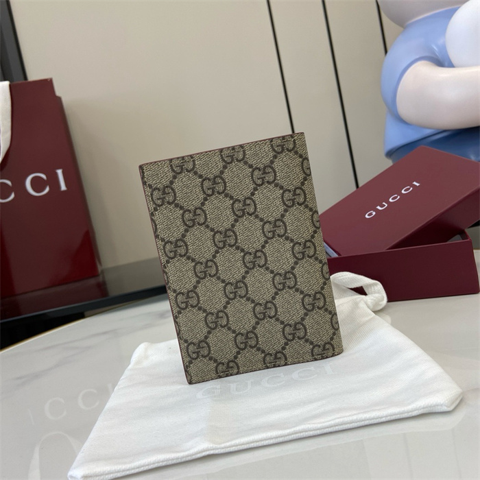 GUCCI 구찌 GG 디테일 여권지갑 810072 2024/신상