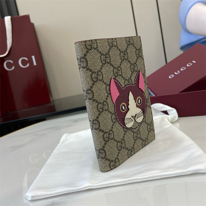 GUCCI 구찌 GG 디테일 여권지갑 810072 2024/신상