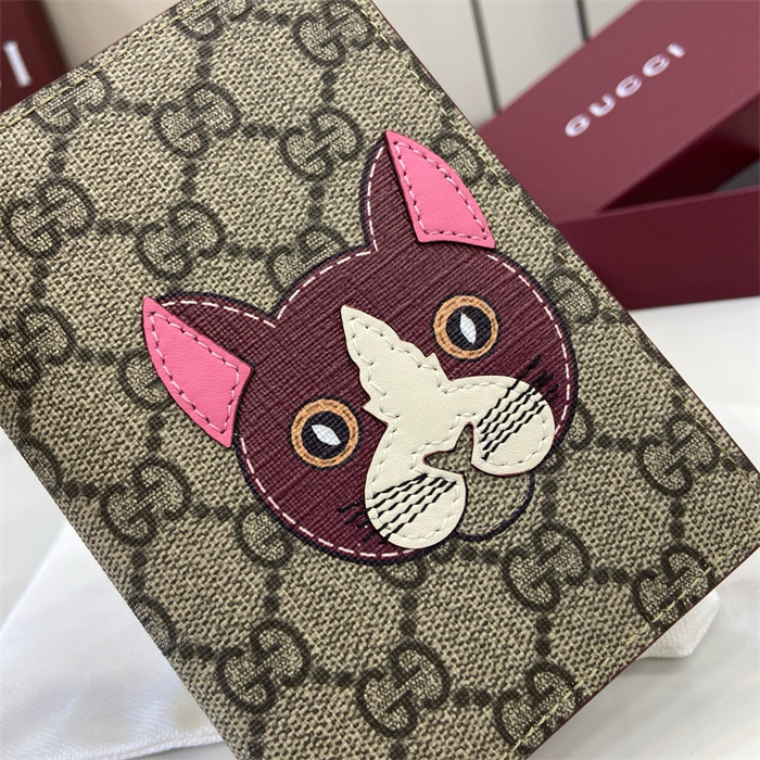 GUCCI 구찌 GG 디테일 여권지갑 810072 2024/신상