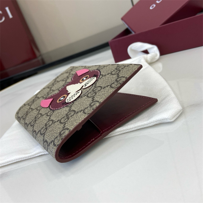 GUCCI 구찌 GG 디테일 여권지갑 810072 2024/신상