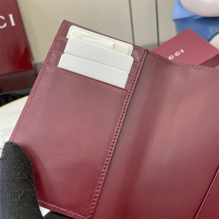 GUCCI 구찌 GG 디테일 여권지갑 810072 2024/신상