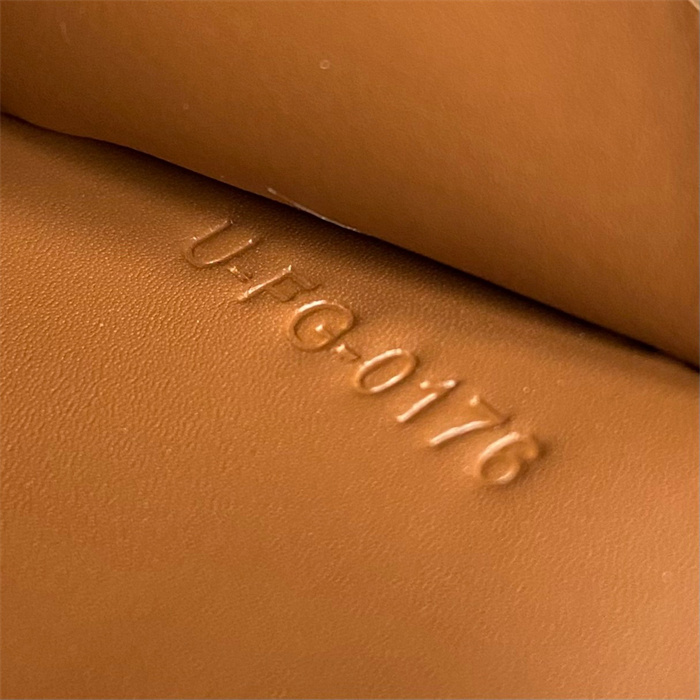 CELINE 셀린느 트리오페 반지갑 100912