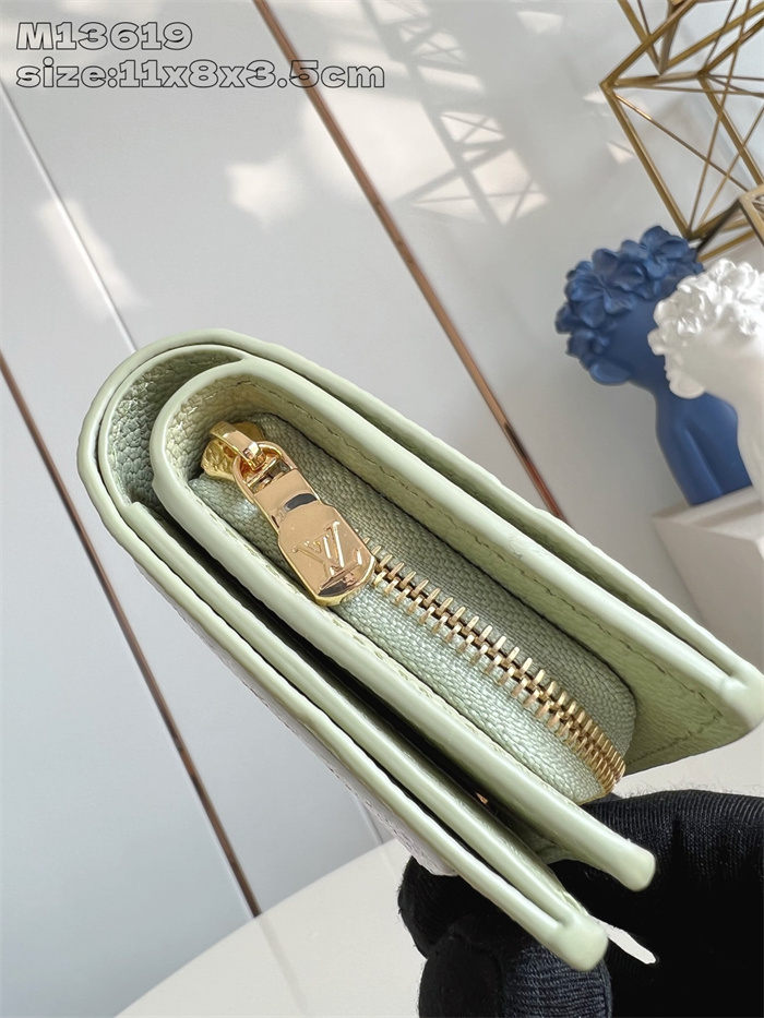 LOUIS VUITTON 루이비통 클레아 반지갑 M13619