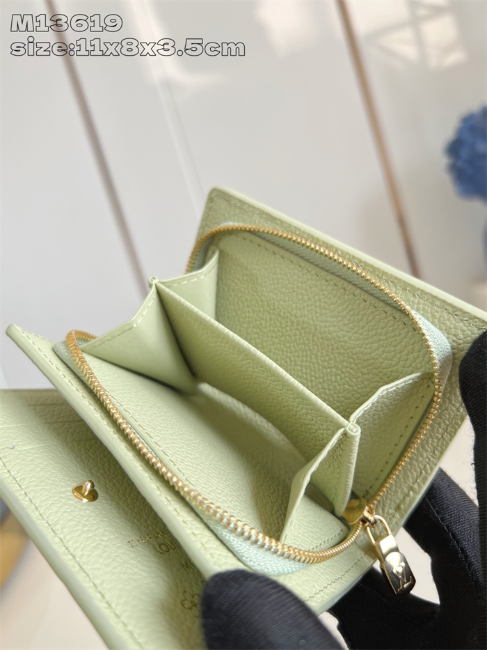 LOUIS VUITTON 루이비통 클레아 반지갑 M13619