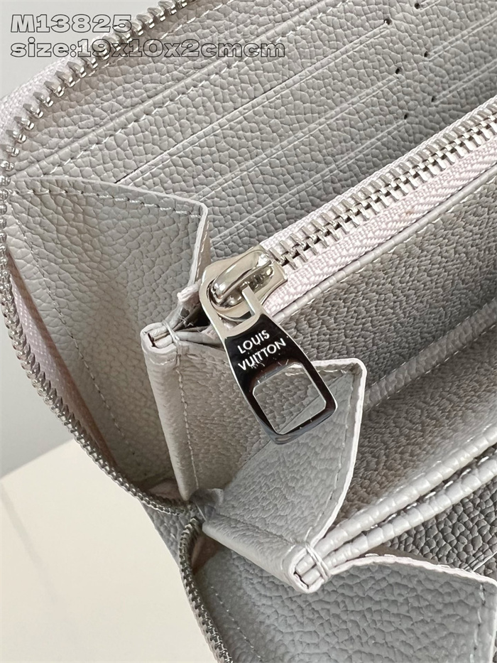 LOUIS VUITTON 루이비통 지피 장지갑 M13825