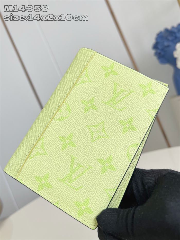 LOUIS VUITTON 루이비통 패스포트 여권지갑 M14358