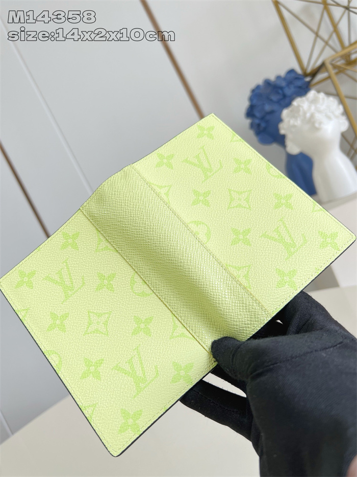 LOUIS VUITTON 루이비통 패스포트 여권지갑 M14358