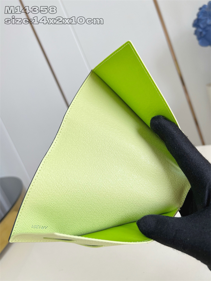 LOUIS VUITTON 루이비통 패스포트 여권지갑 M14358